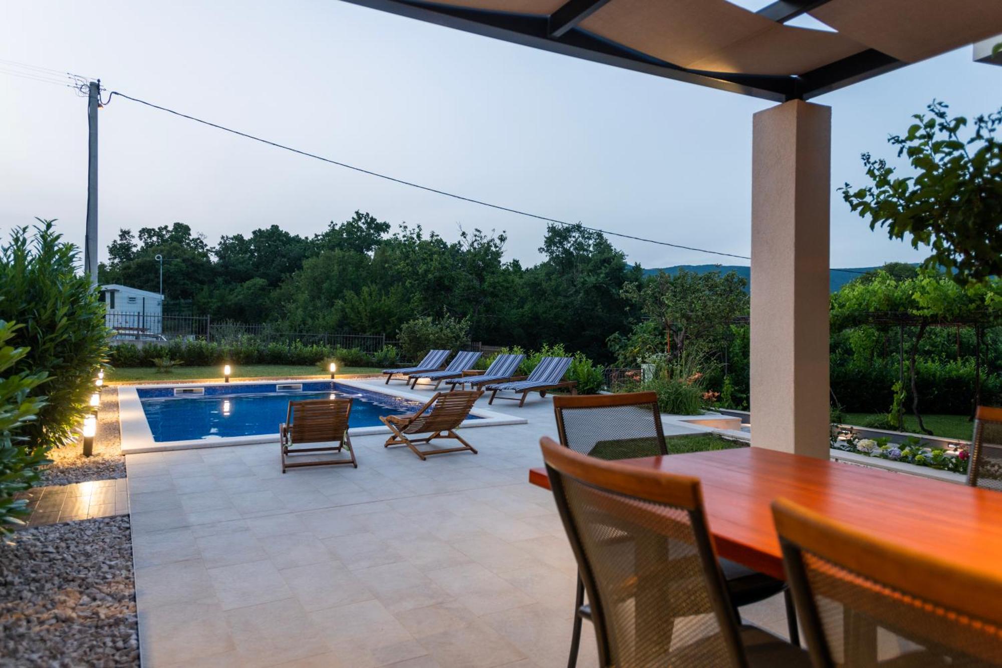 Villa Latica Dicmo Kültér fotó