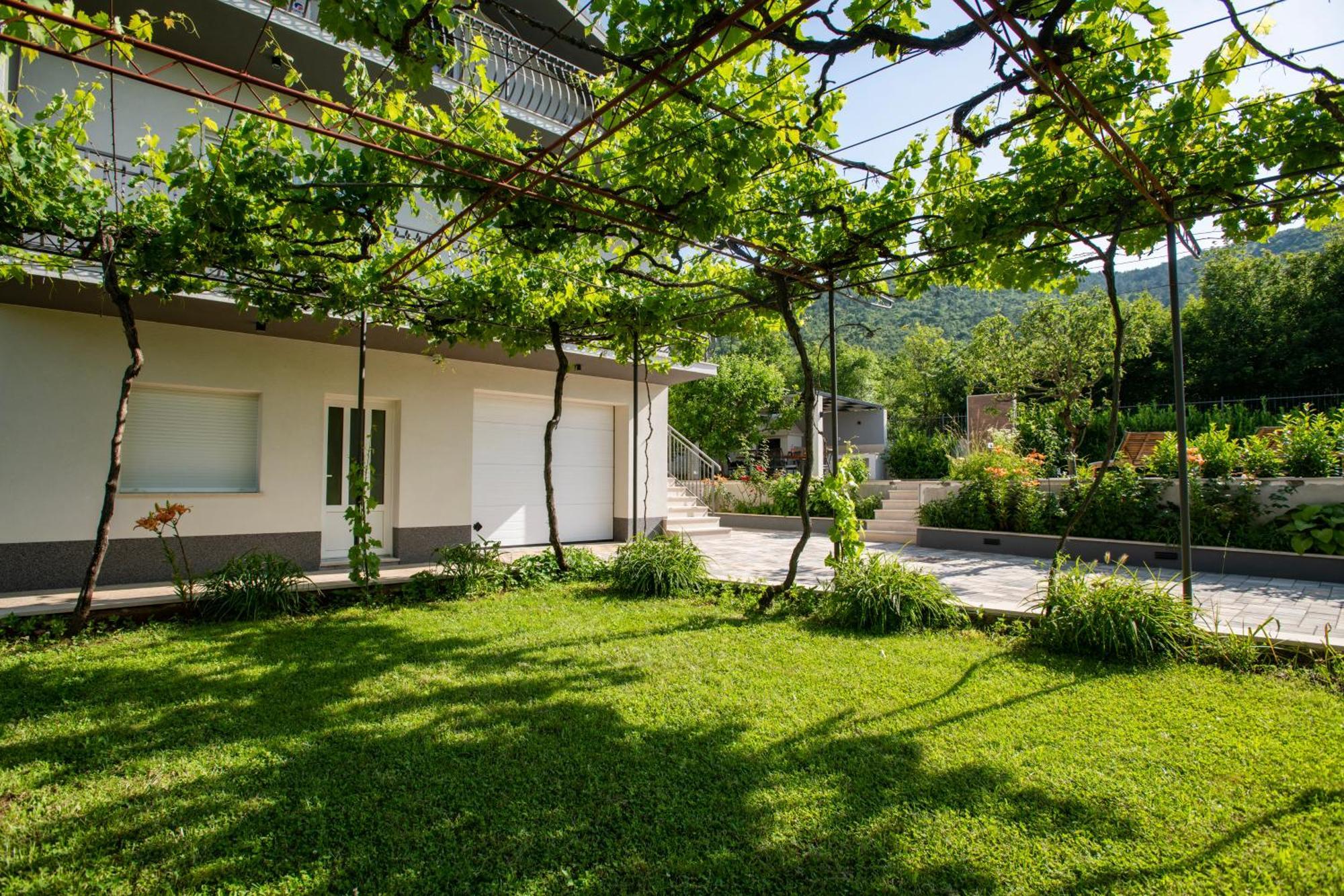 Villa Latica Dicmo Kültér fotó