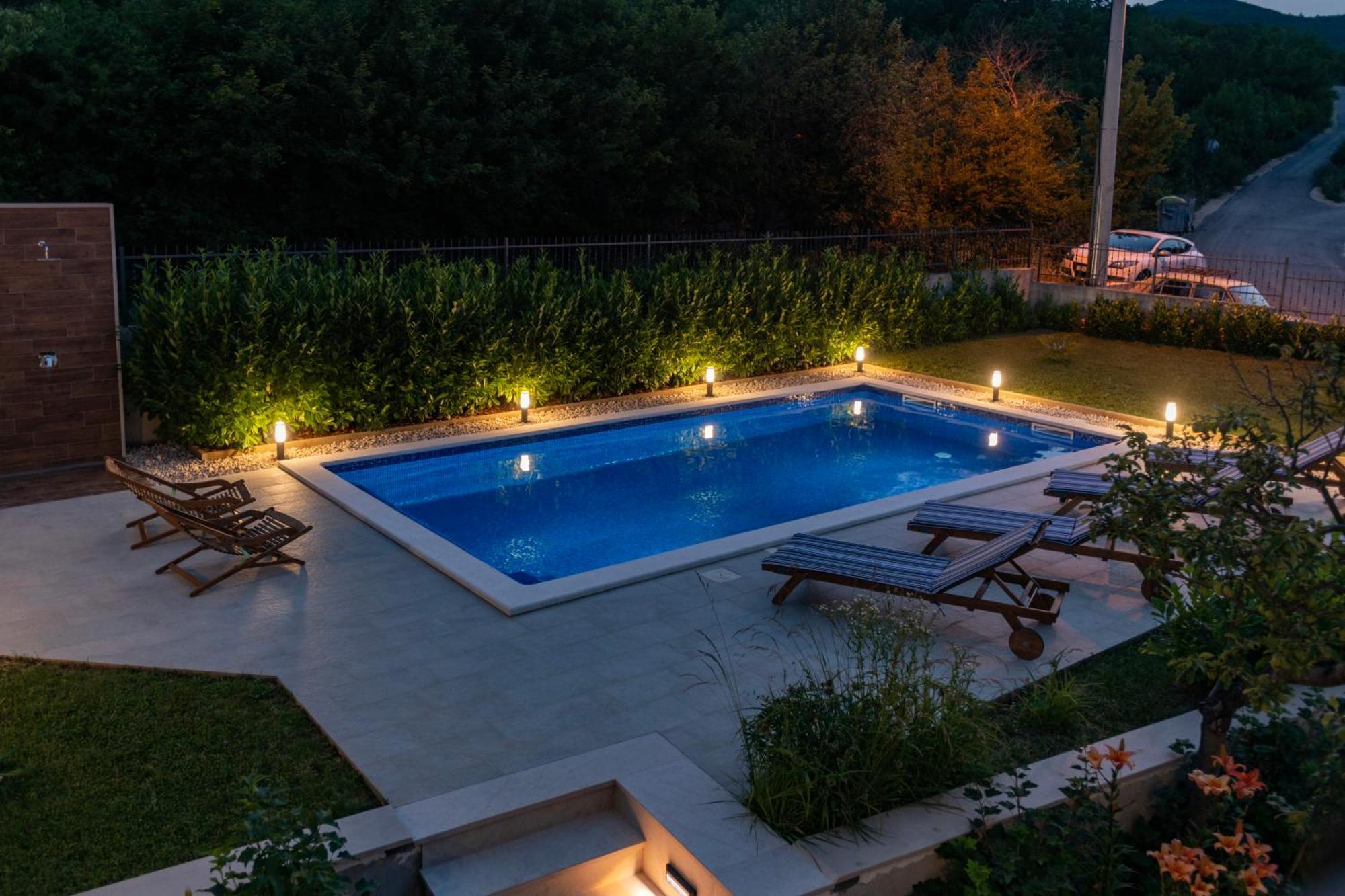 Villa Latica Dicmo Kültér fotó