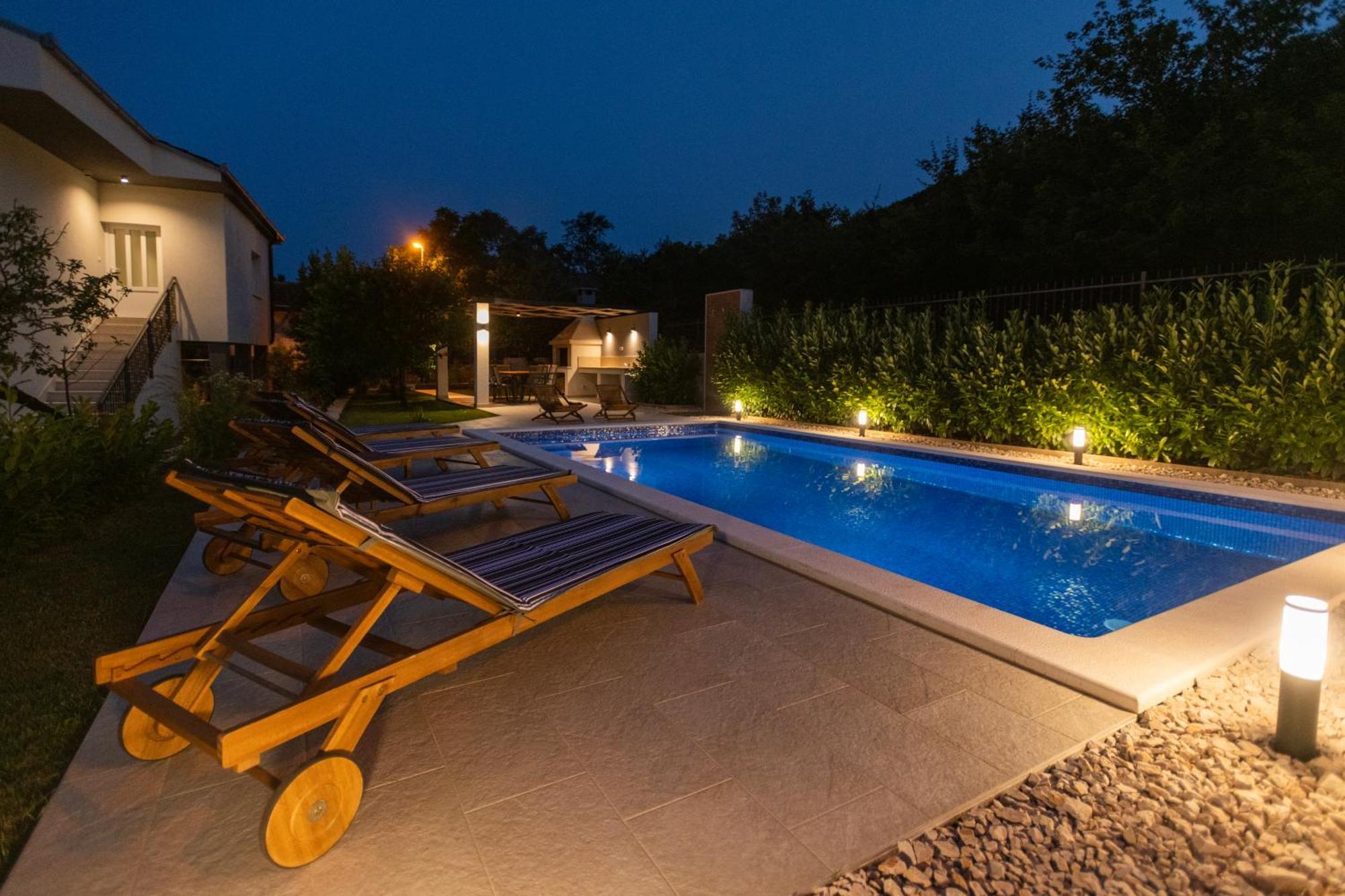 Villa Latica Dicmo Kültér fotó