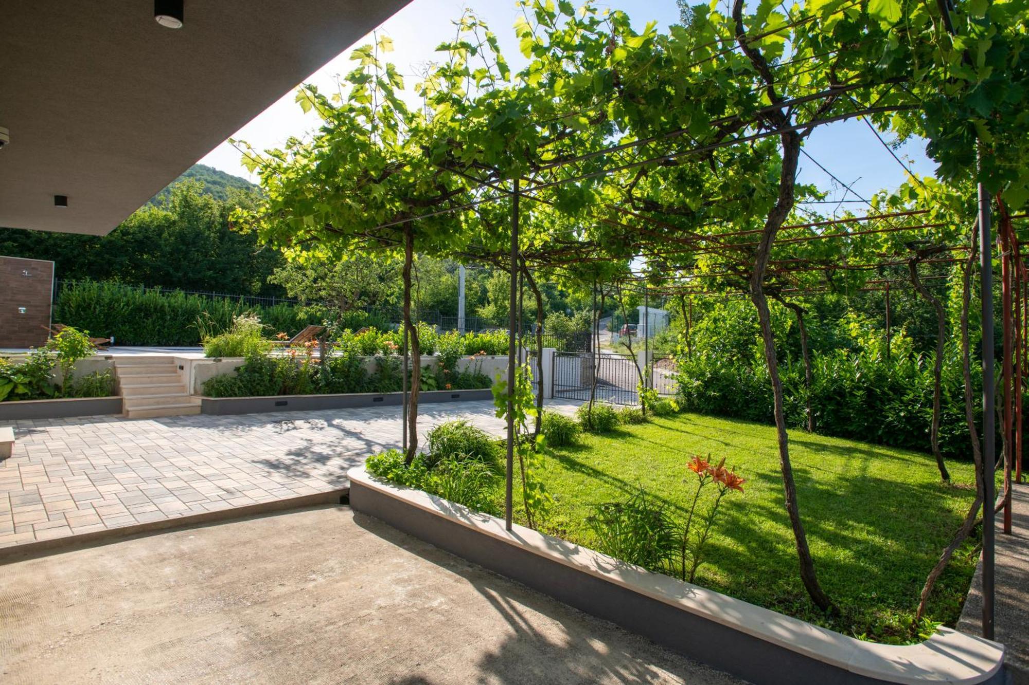 Villa Latica Dicmo Kültér fotó