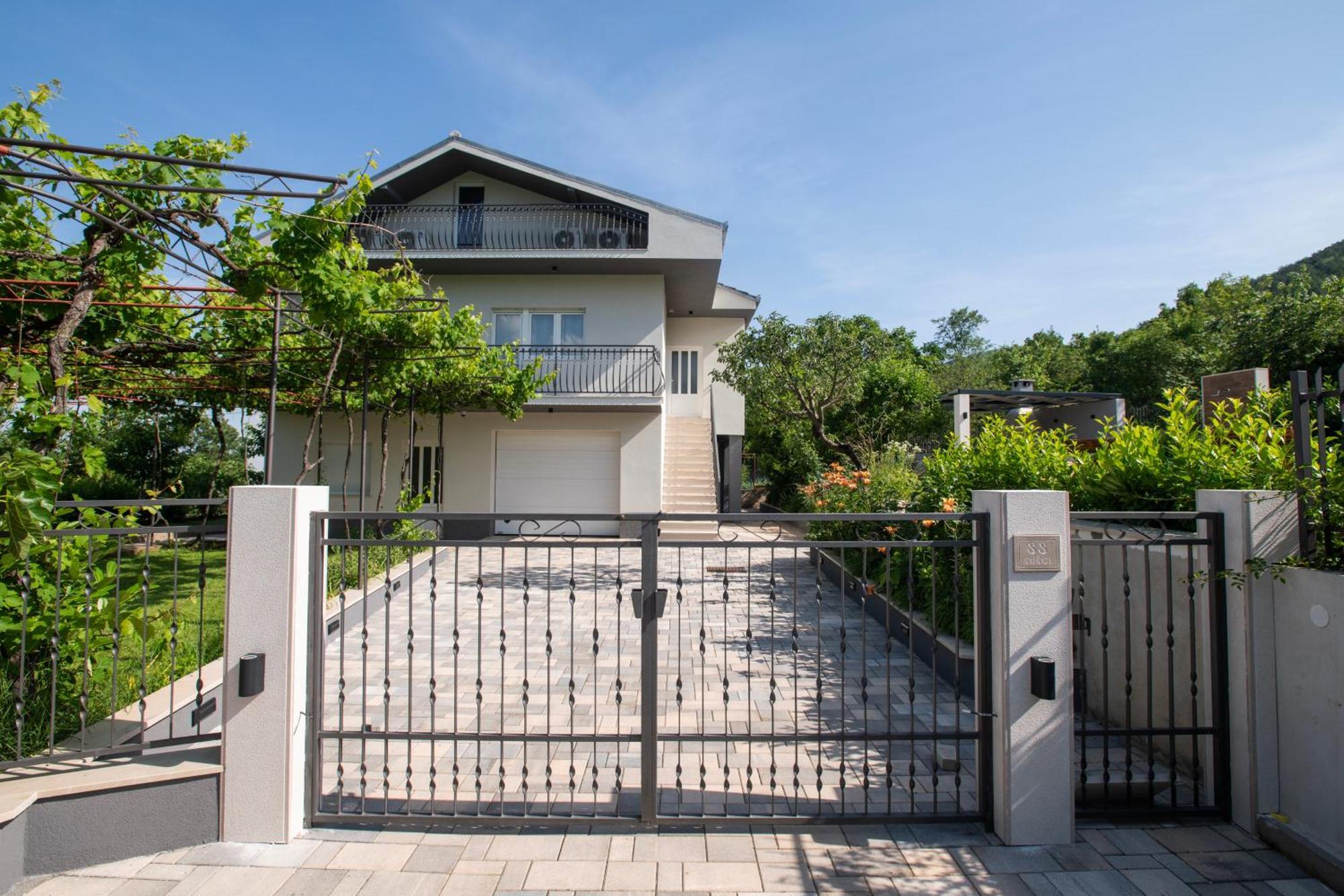 Villa Latica Dicmo Kültér fotó